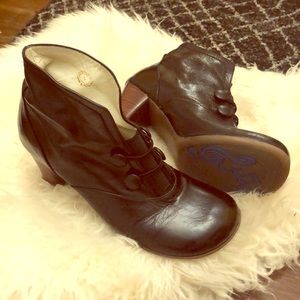 John Fluevog - Sz 9 - Operettas Giulias in Black